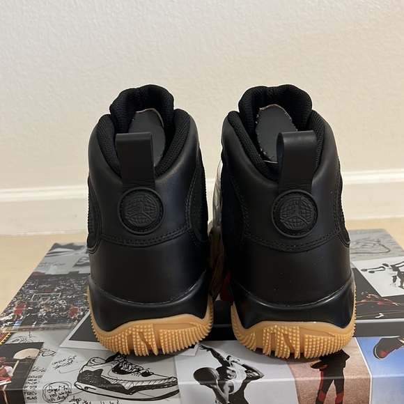 Jordan Sneakers - Picture 4 of 9